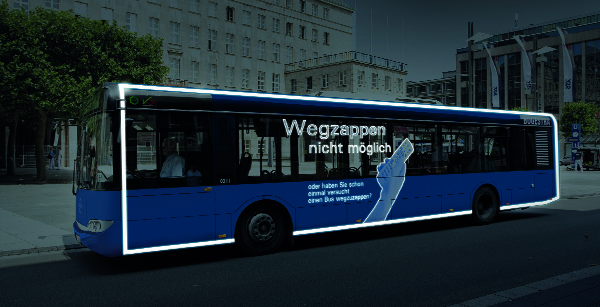 Bus mit Werbeform Reflektierende Folie